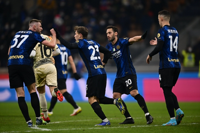 皮亚尼奇重返尤文训练基地，与斯帕莱蒂、基耶利尼合影（皮亚尼奇回到尤文训练基地，与斯帕莱蒂、基耶利尼同框合影）