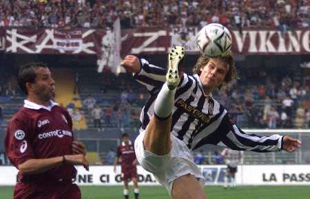 意媒：国米将贝尔纳韦视为未来中场引援人选，已派球探考察（意媒称国米将贝尔纳韦列为未来中场目标，已派球探现场考察）