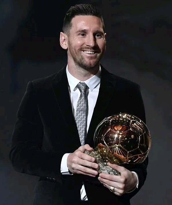 深圳新鹏城公告：向香港大埔火灾事故罹难者致以最深切的哀悼（深圳新鹏城发布公告：深切悼念香港大埔火灾遇难者）