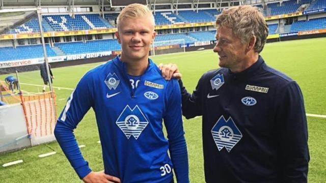 教滑雪也安排上了？还有什么是蔚来驾享小哥不会的吗！（连滑雪教学都包了？蔚来驾享小哥还有什么不会！）