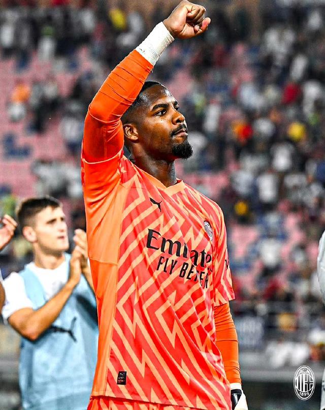 欧文突破防守助攻制胜（欧文突破撕裂防线妙传助队取胜）