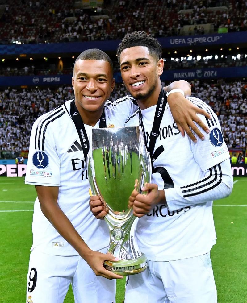 2025中超官方最佳球员候选：瓦科、莱昂纳多领衔，王钰栋在列（2025中超官方最佳球员候选名单出炉：瓦科、莱昂纳多领衔，王钰栋入围）