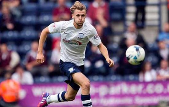 埃芬博格：希望未来乌尔比希成为拜仁一门，目前他是出色替补（埃芬博格：期待乌尔比希未来坐稳拜仁主力门将，当下他是可靠替补）