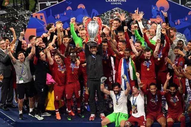 阿森纳发布第三球衣：晨霜白为主基调！（阿森纳推出第三款球衣：以晨霜白为主色）